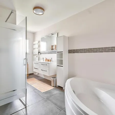 A 250m De La - Belle Maison Pour 6 *